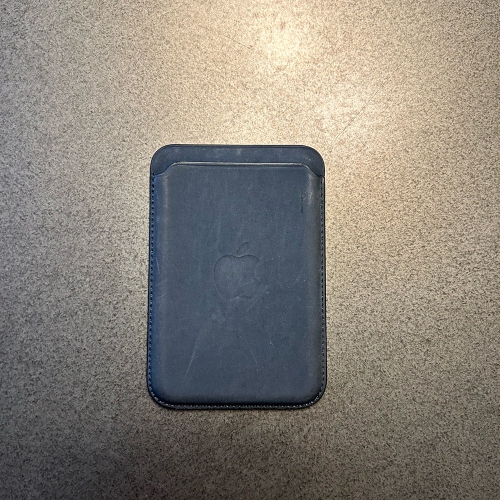 Apple Black Mag Safe Wallet